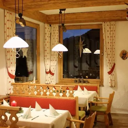Hotell Berggasthof Kärntner Alm 3*